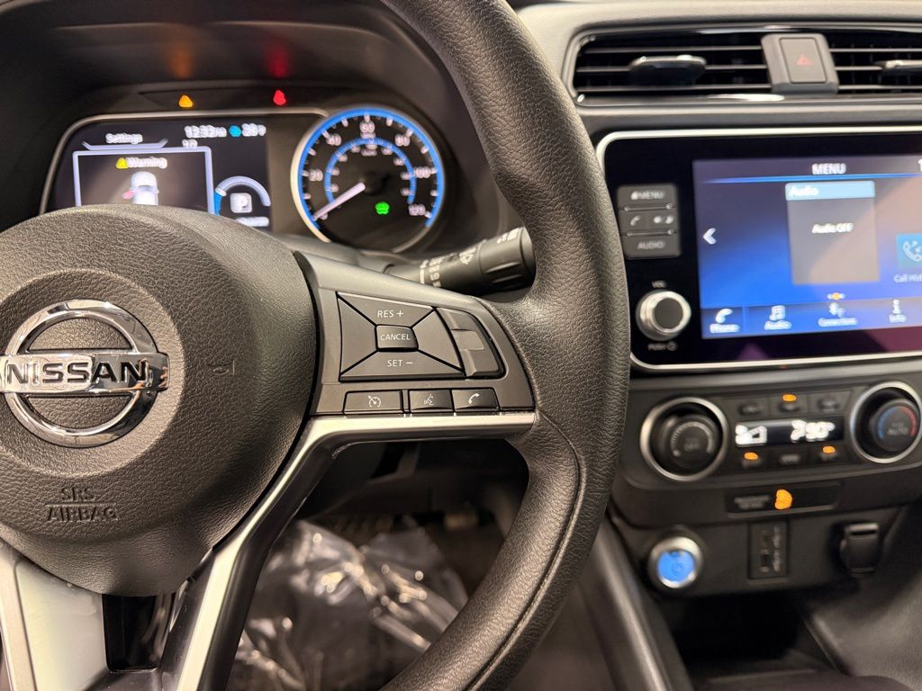 Thumbnail: 2022 Nissan Leaf - 14