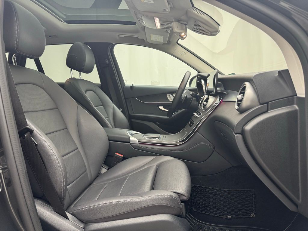 2020 Mercedes-Benz GLC 300 21