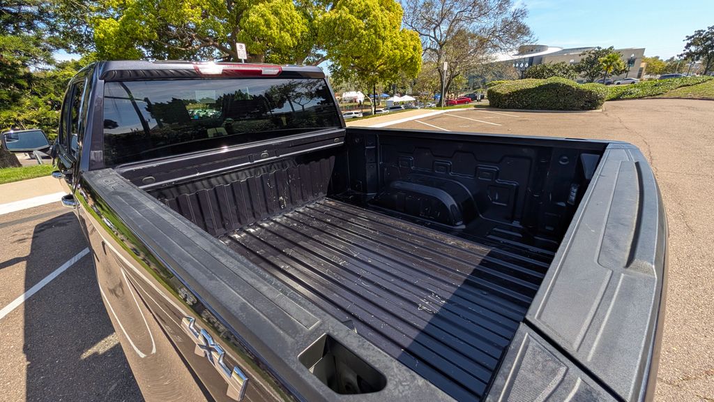 Used 2025 GMC Sierra 1500 SLT 4D Crew Cab