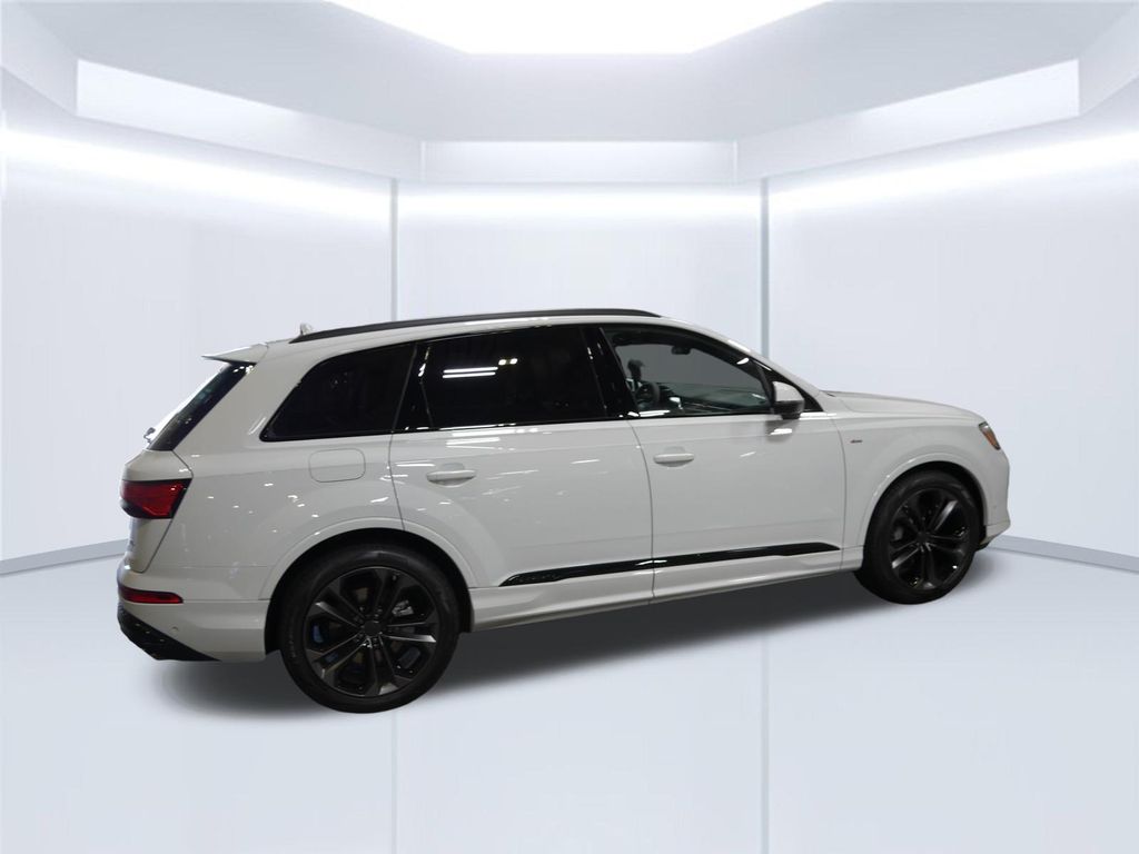 Thumbnail: 2026 Audi Q7 - 6