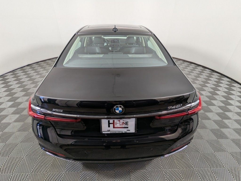 2022 BMW 7-Series 740i xDrive photo