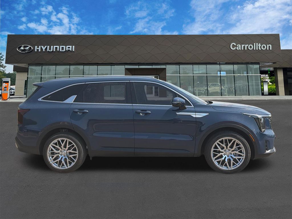 Used 2025 Black Kia S image 4