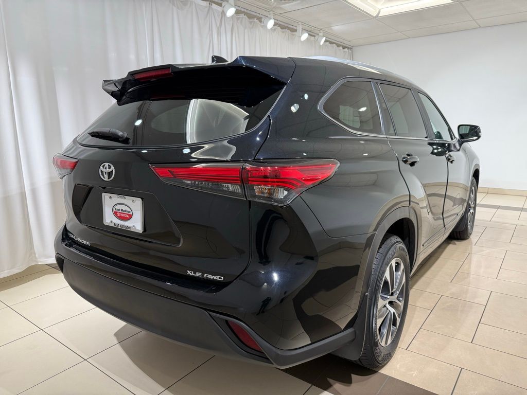 Thumbnail: 2023 Toyota Highlander - 5