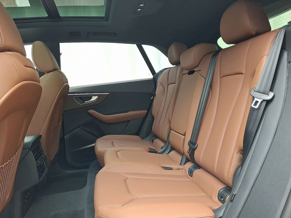 Thumbnail: 2026 Audi Q8 - 6
