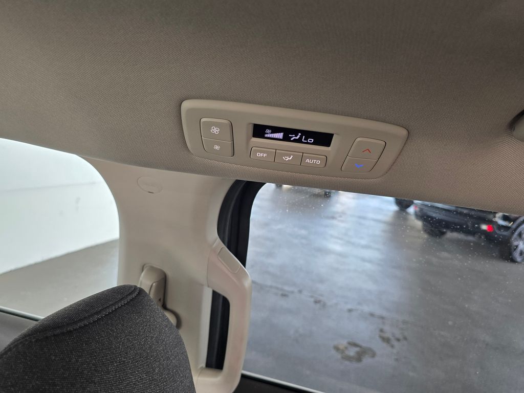 Thumbnail: 2025 Kia Carnival - 31