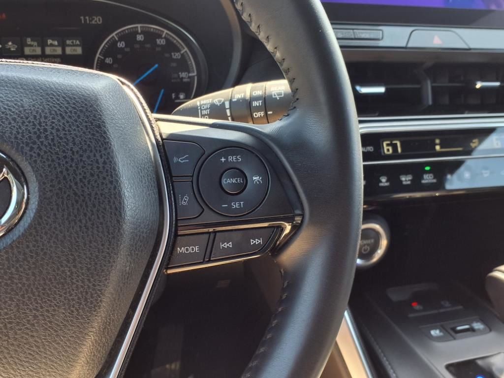 2024 Toyota Venza XLE photo 17