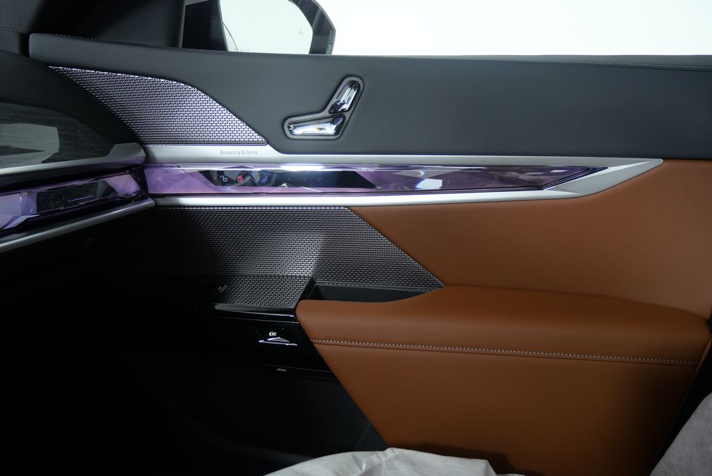 Thumbnail: 2025 BMW 7 Series - 24