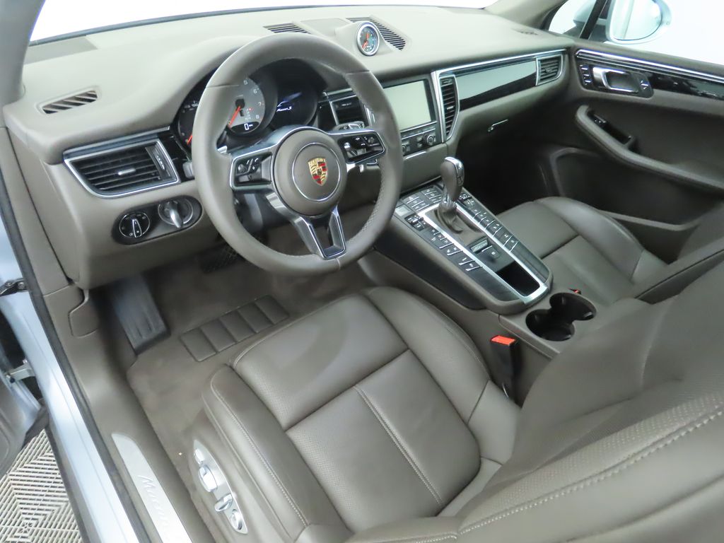 Thumbnail: 2015 Porsche Macan - 4