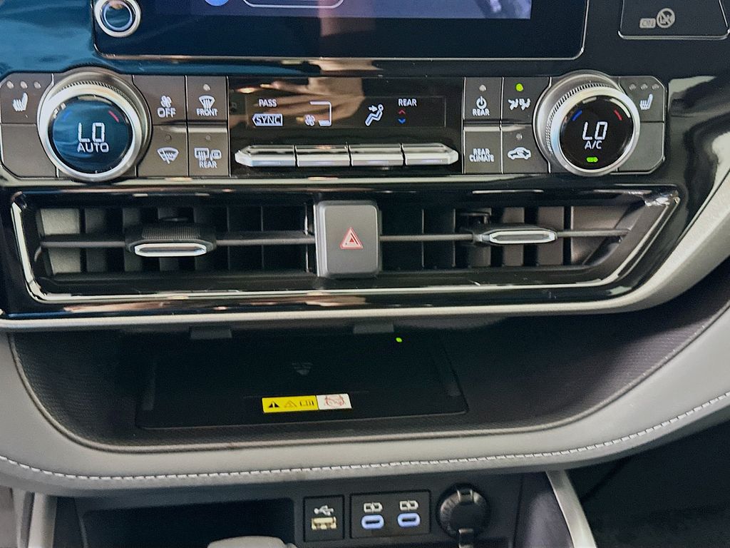 2025 Toyota Highlander XLE 16