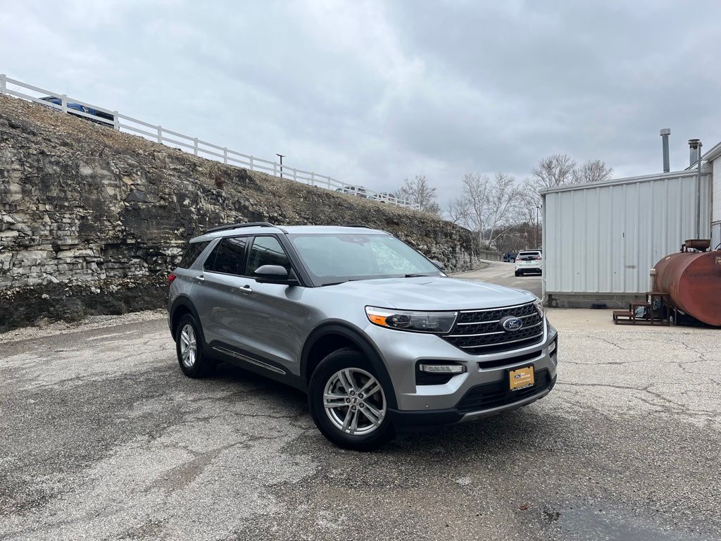 Iconic Silver Metallic 2023 Ford Explorer XLT AWD SUV / Crossover All-Wheel Drive Automatic