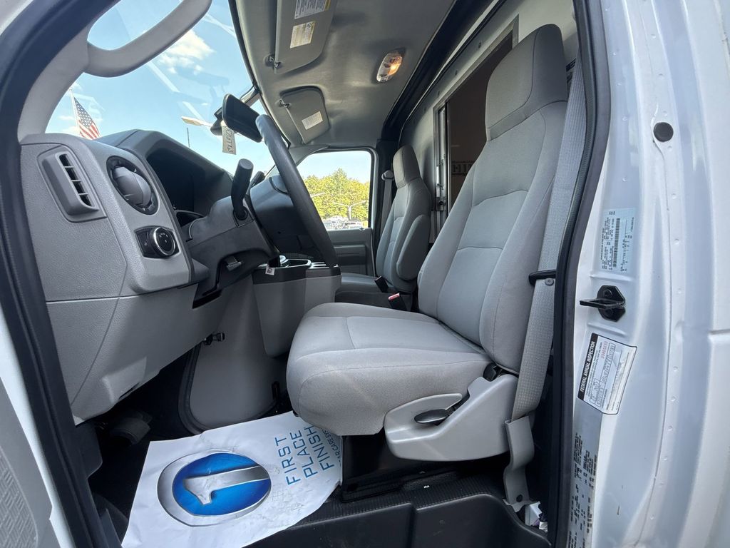 New 2024 Oxford White Ford E-350 SRW image 13