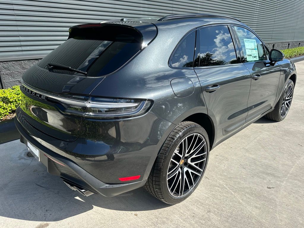 Thumbnail: 2026 Porsche Macan - 9