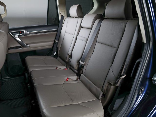 Used 2023  Lexus 460 image 5