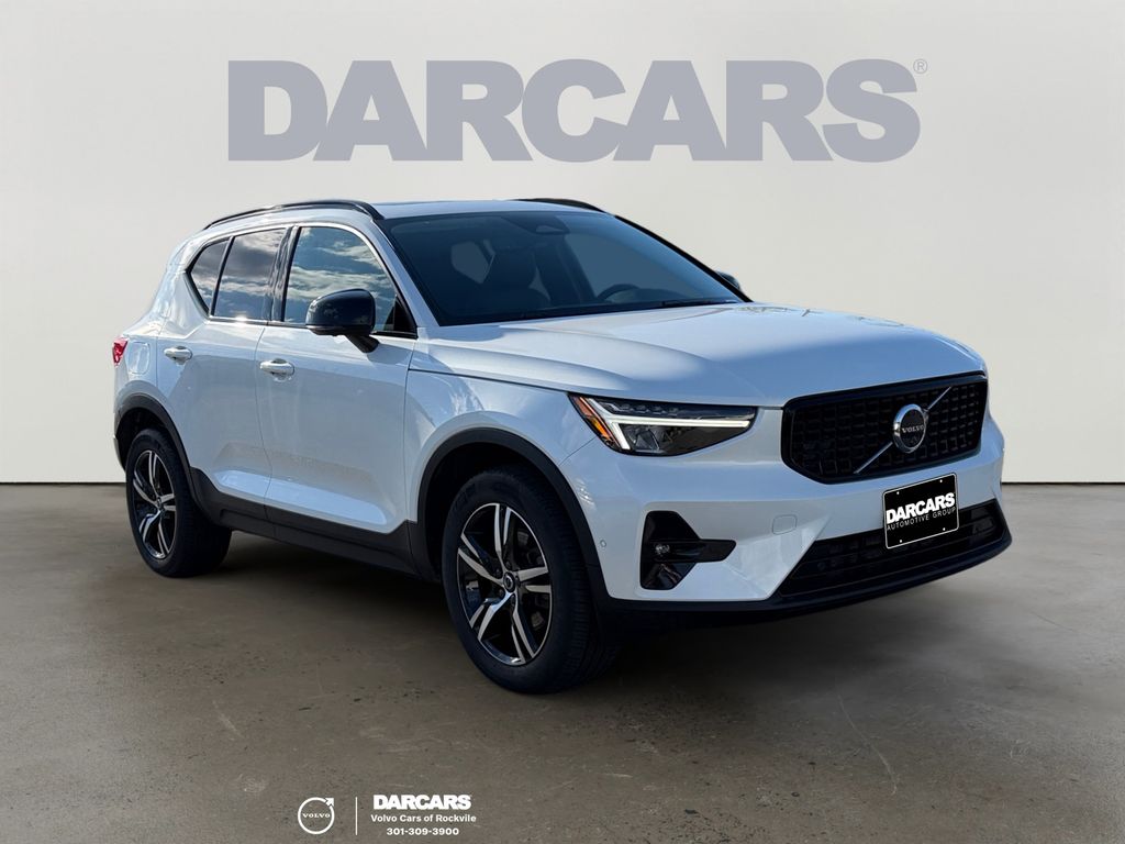 2023 Volvo XC40 B5 Plus Dark Theme AWD