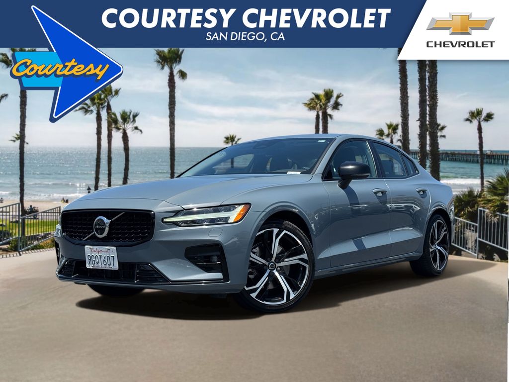 2024 Volvo S60 B5 Plus Dark Theme AWD
