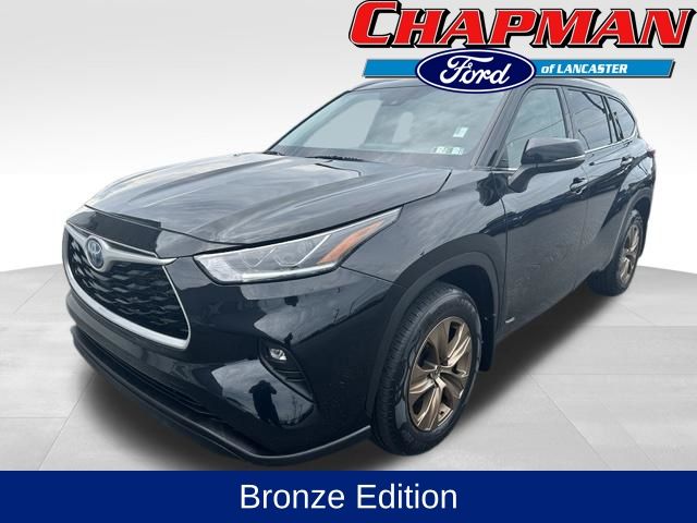 Midnight Black Metallic 2022 Toyota Highlander Hybrid SUV / Crossover All-Wheel Drive Continuously Variable Transmission
