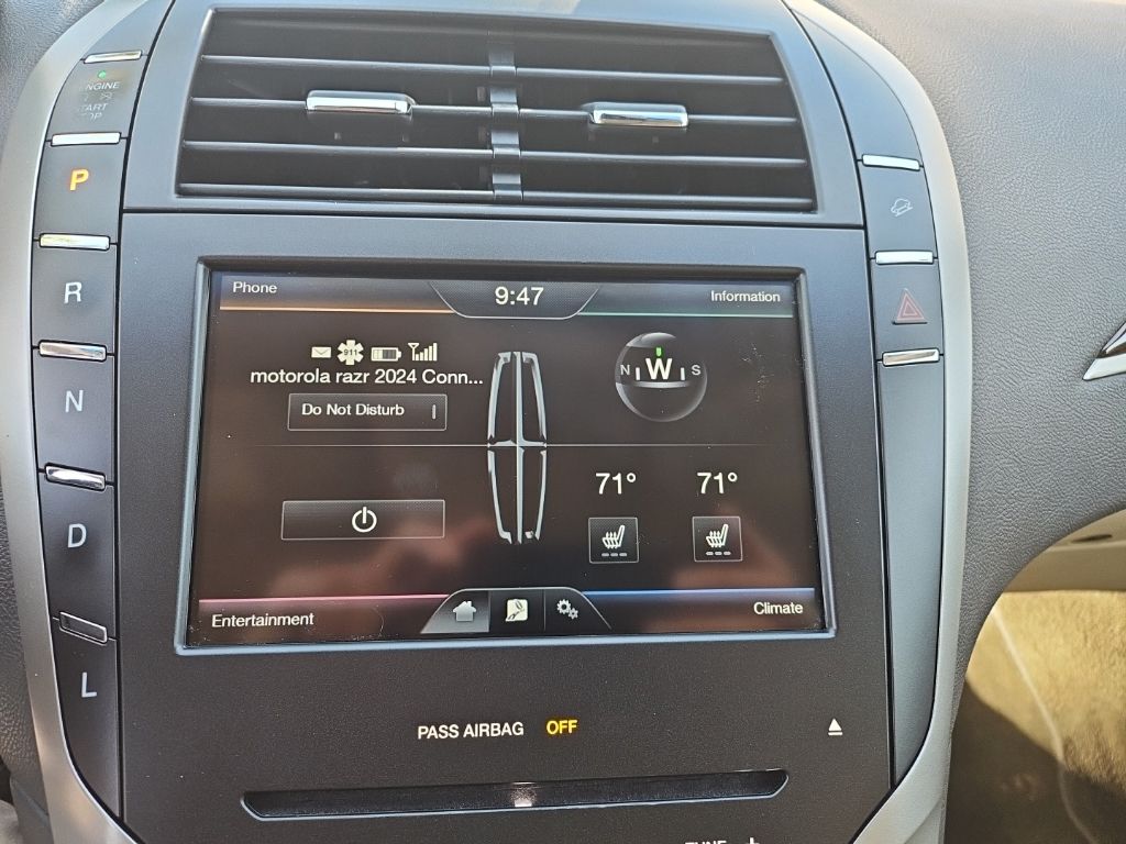 Used 2015 White Lincoln Base image 25