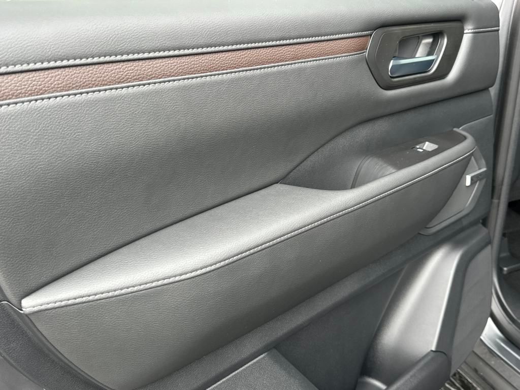 2025 Nissan Armada SL photo