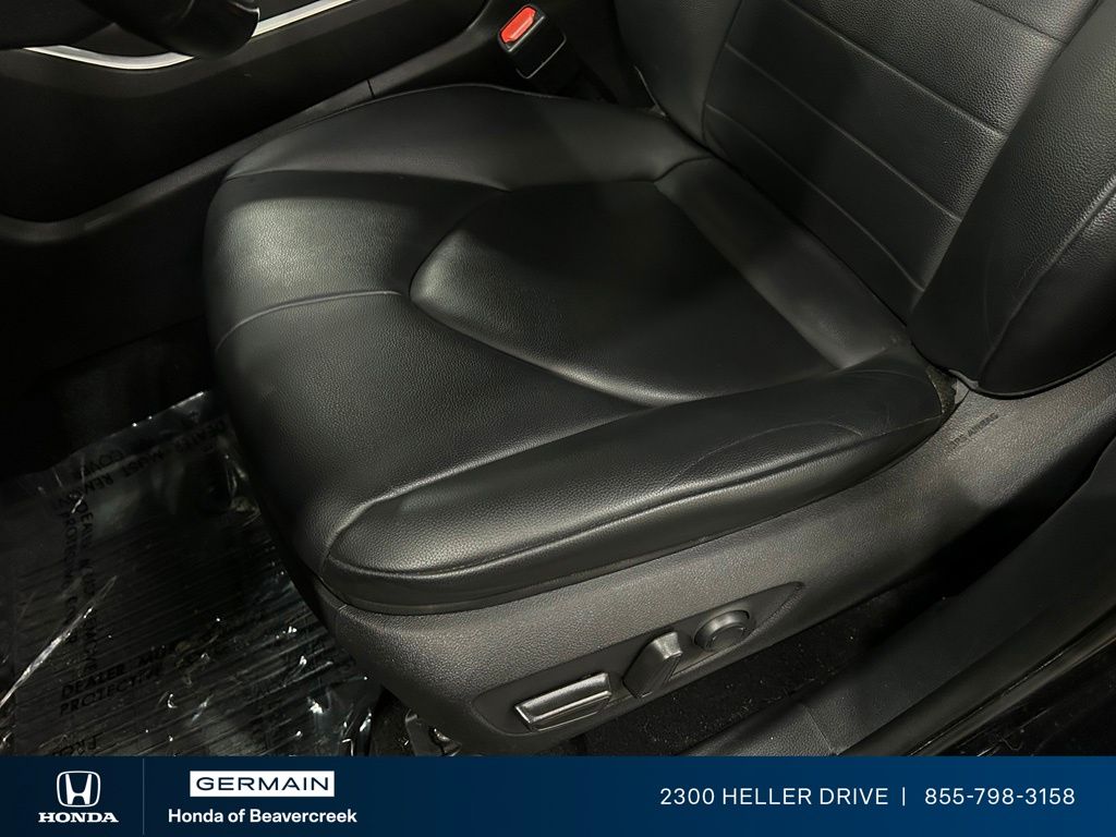 Used 2020 Black Toyota XLE image 19