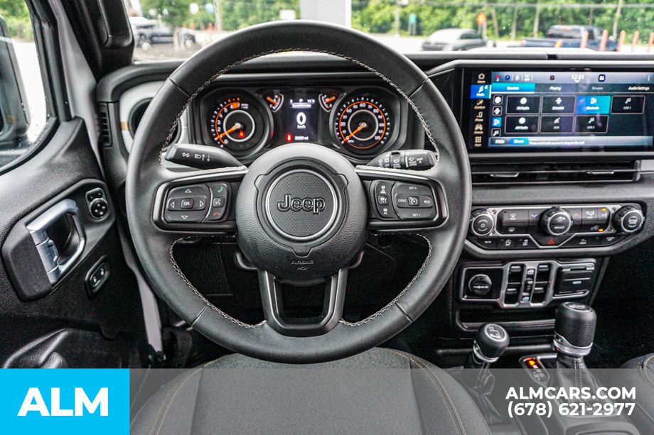 Used 2025 White Jeep Sport S image 29