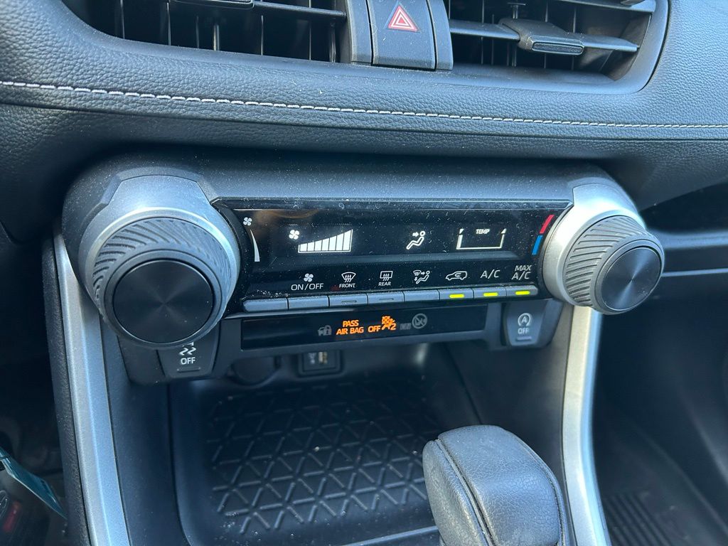 Thumbnail: 2024 Toyota RAV4 - 25