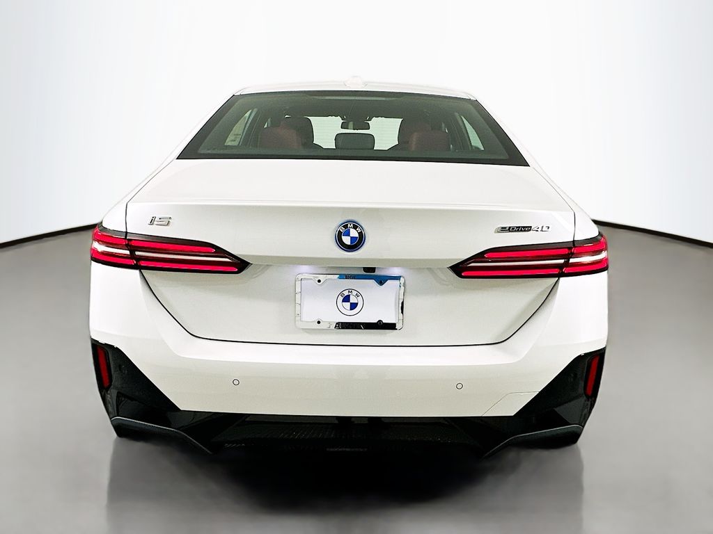 Thumbnail: 2026 BMW i5 - 6