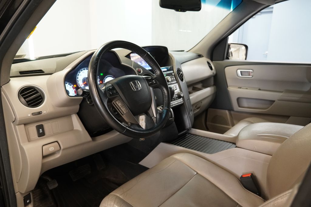 View vehicle photo 7