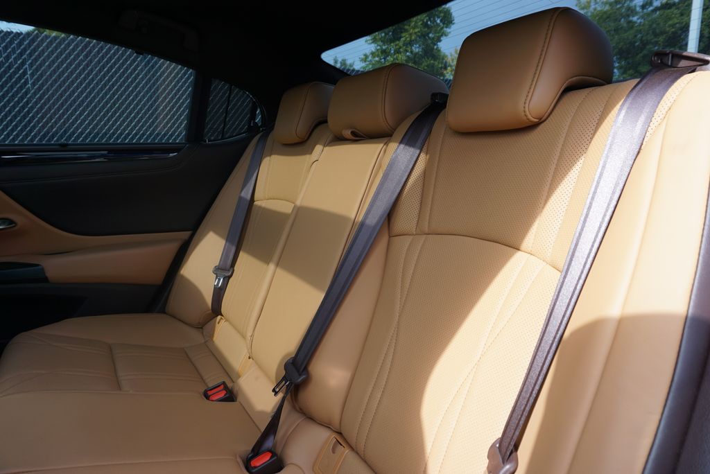 Thumbnail: 2019 Lexus ES - 14