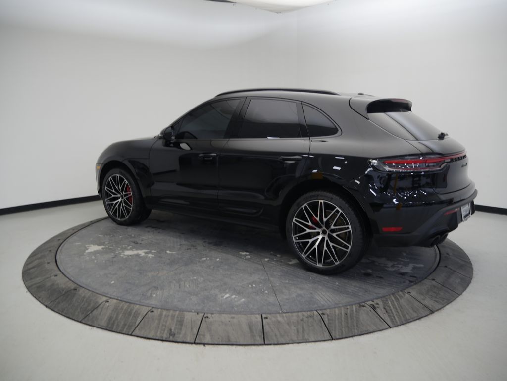 Thumbnail: 2023 Porsche Macan - 3