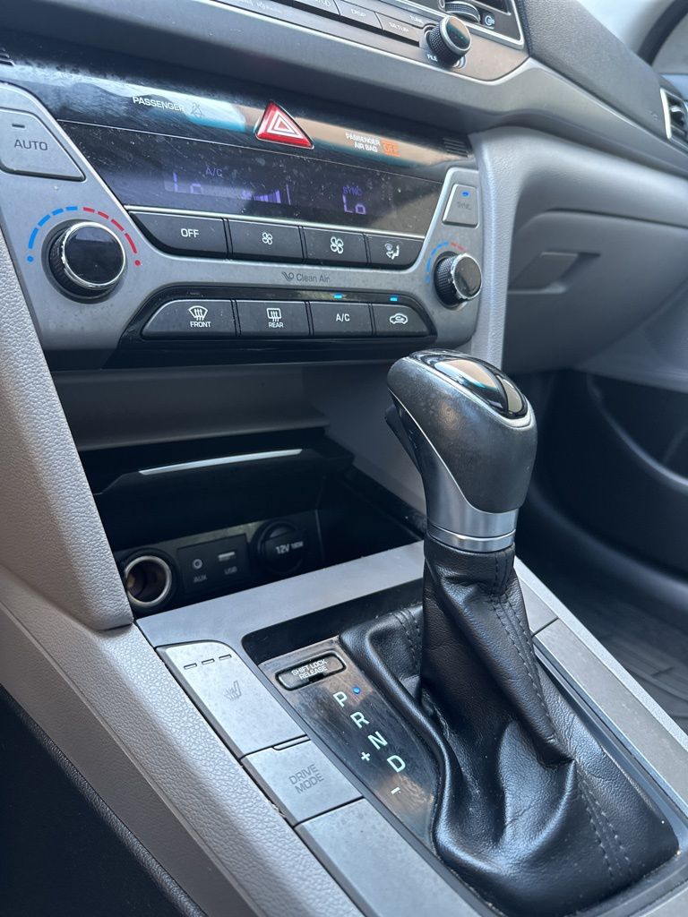 Thumbnail: 2018 Hyundai Elantra - 15