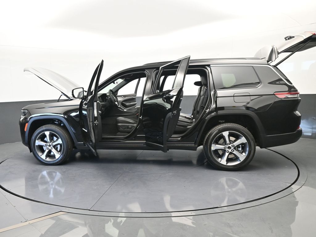 New 2026 Diamond Black Crystal Pearlcoat Jeep Limited image 71