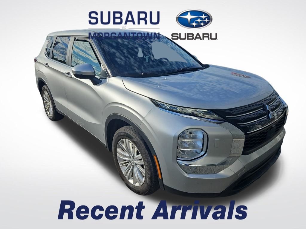 Silver 2022 Mitsubishi Outlander SUV / Crossover All-Wheel Drive Continuously Variable Transmission