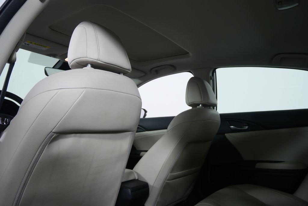 Thumbnail: 2019 Honda Insight - 16
