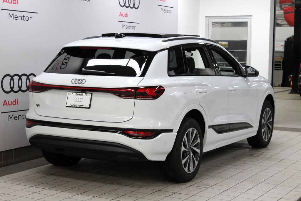 2025 Audi e-tron Premium 4