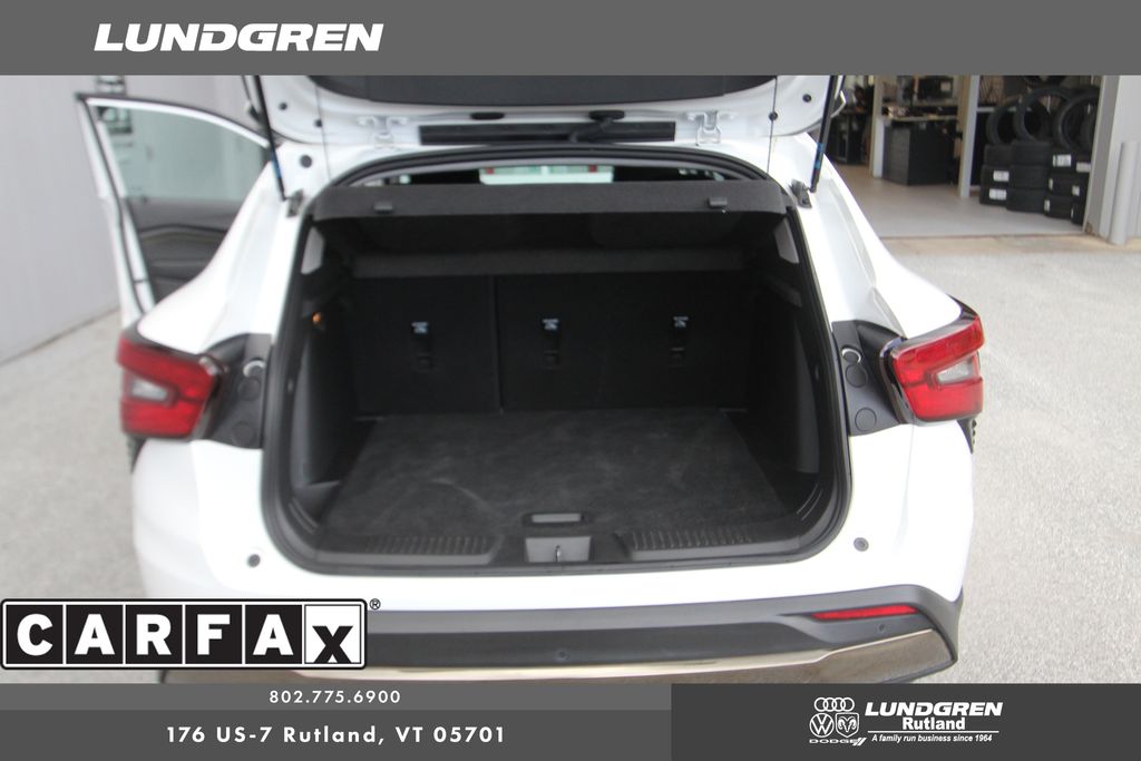 Used 2024 Chevrolet Trax SUV