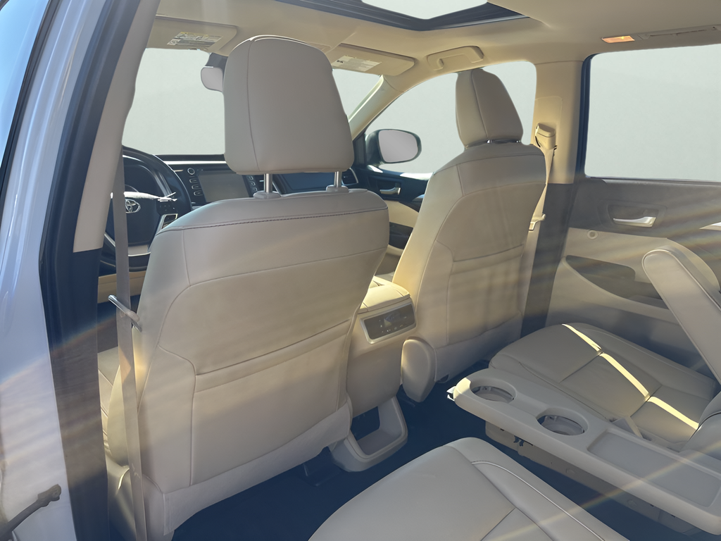 Used Car 2019 Toyota Highlander  Xle For Sale Under $25,000 In Austin, Texas
