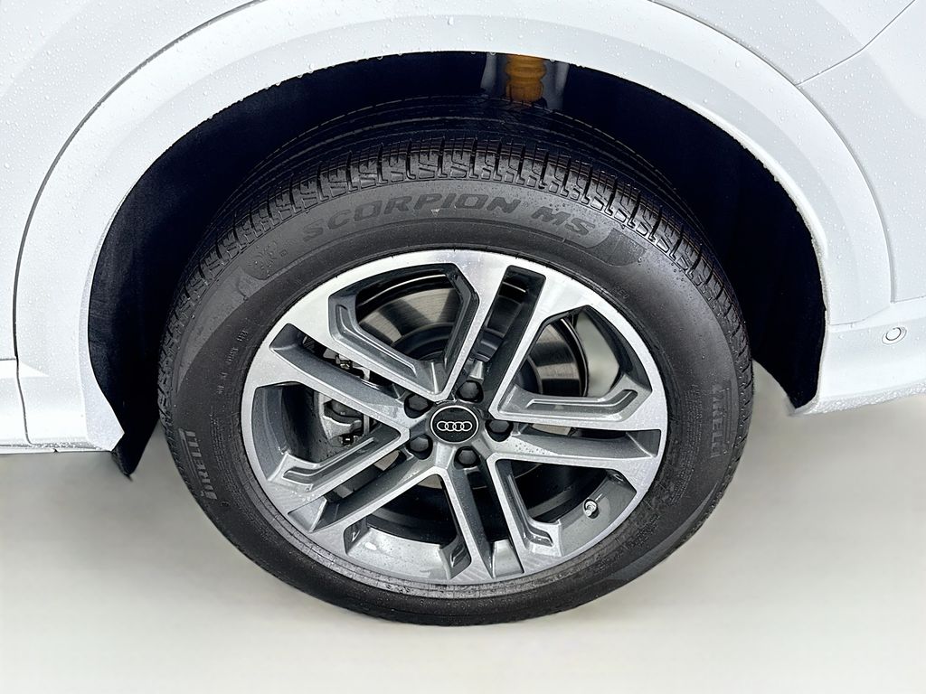 Thumbnail: 2025 Audi Q5 - 30