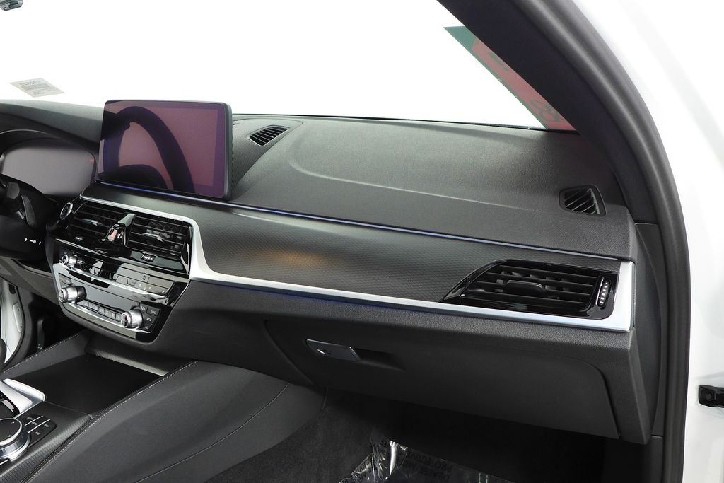 Thumbnail: 2023 BMW 5 Series - 14