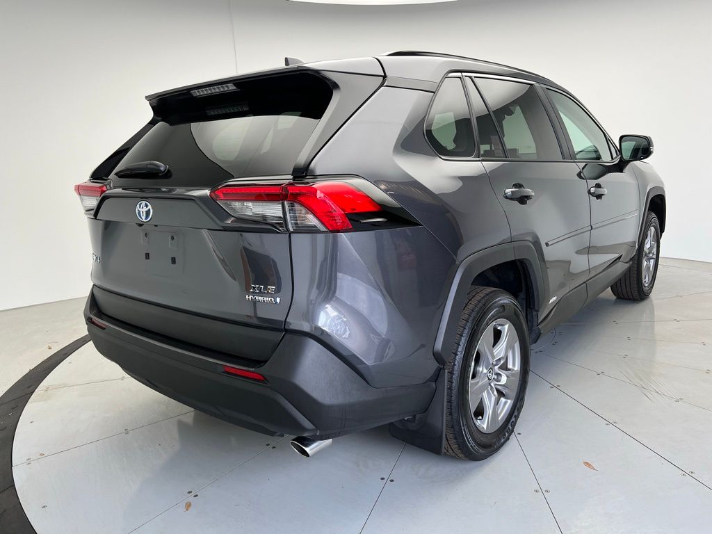 2023 Toyota RAV4 XLE 3