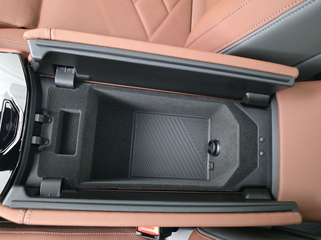 2026 Bmw 550e 550e xDrive photo 19