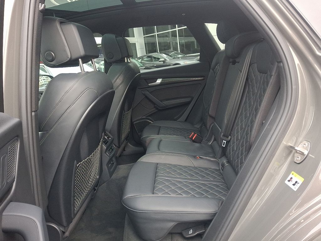 Thumbnail: 2023 Audi SQ5 - 10