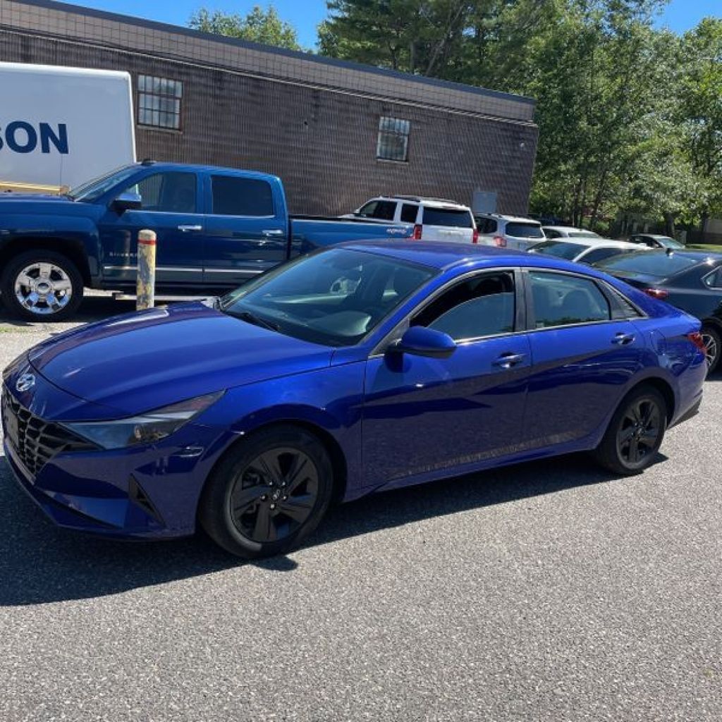 Used 2022 Blue Hyundai SEL image 2