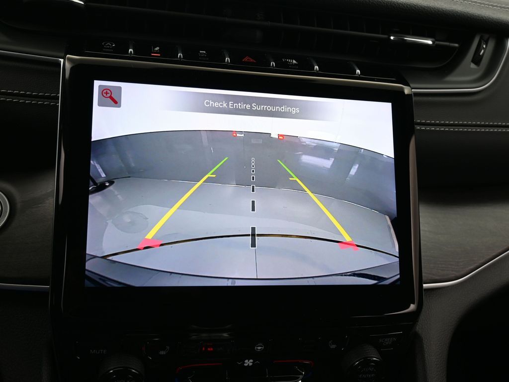 Used 2024 Midnight Sky Jeep Limited image 20