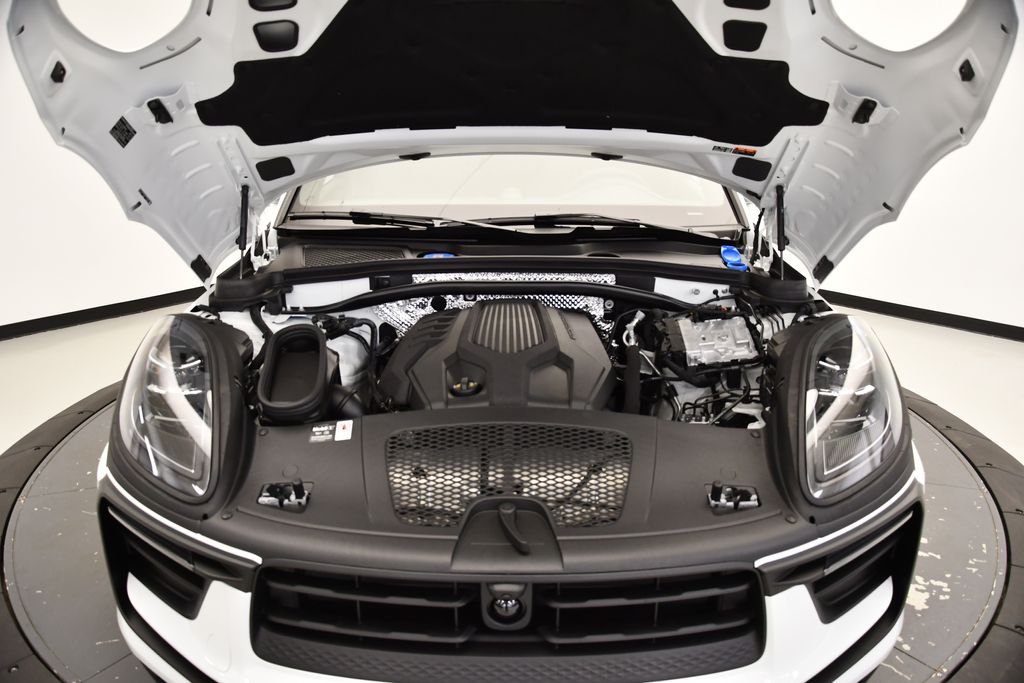 Thumbnail: 2025 Porsche Macan - 11