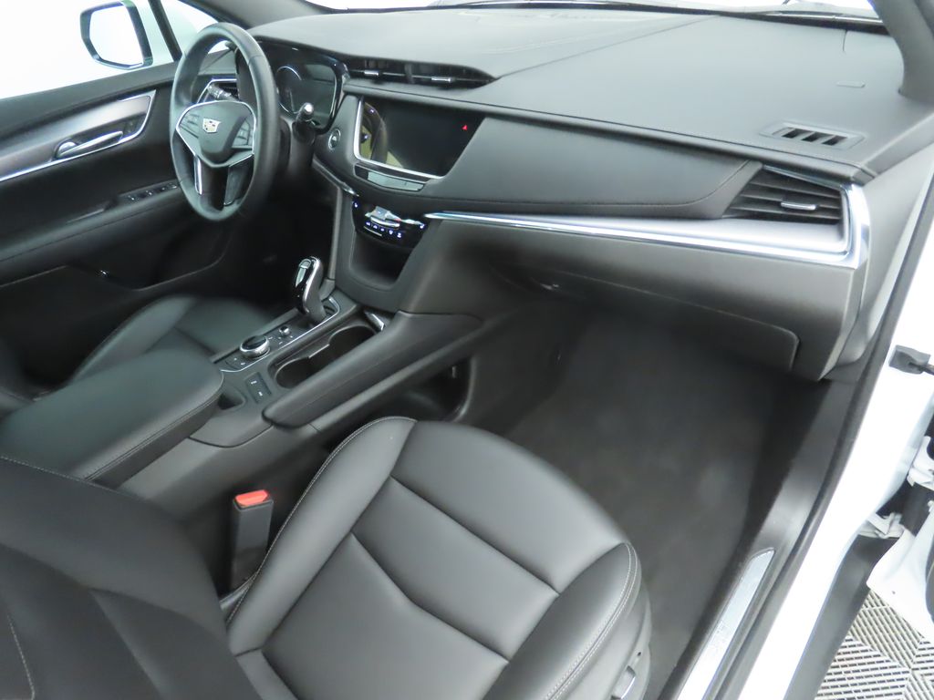 Thumbnail: 2021 Cadillac XT5 - 17