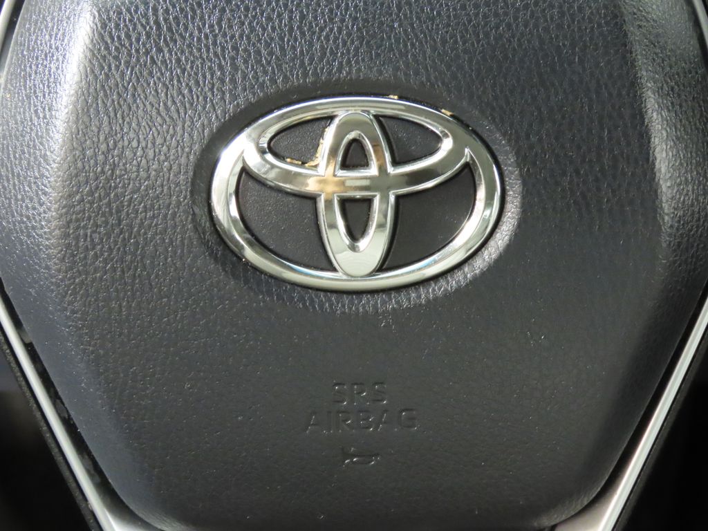 Thumbnail: 2018 Toyota Camry - 17