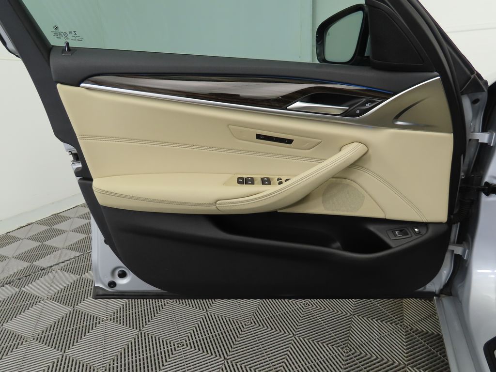 Thumbnail: 2021 BMW 5 Series - 25