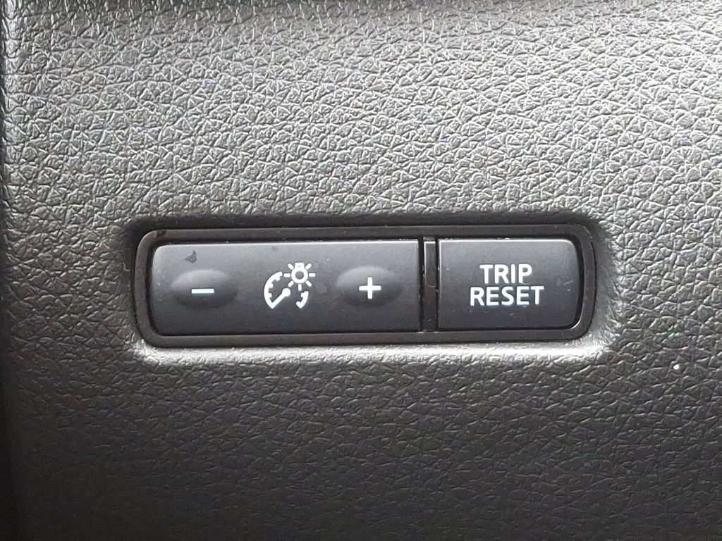 2021 Nissan Rogue Sport SV 22