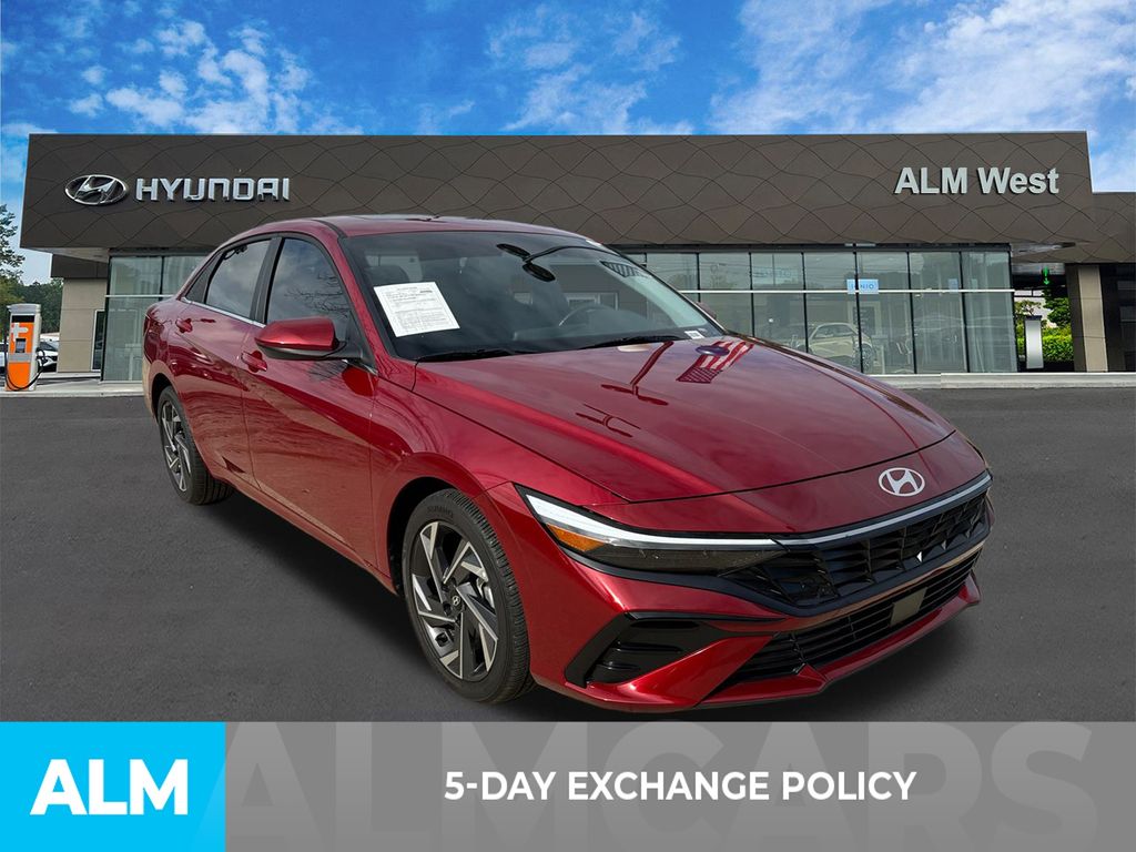 Used 2025 Red Hyundai SEL Convenience image 3