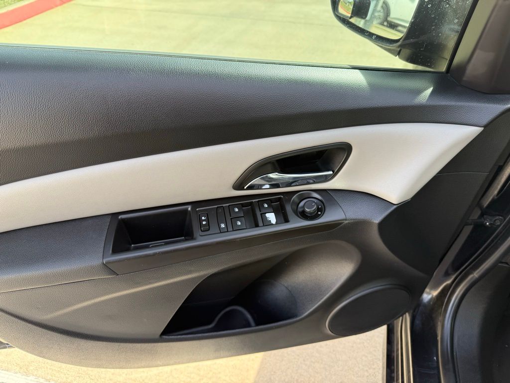 Thumbnail: 2016 Chevrolet Cruze - 11